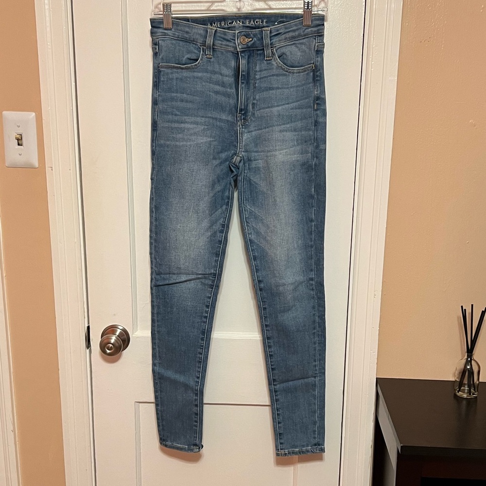 AE Super Hi-Rise Jeggings. Size 4
